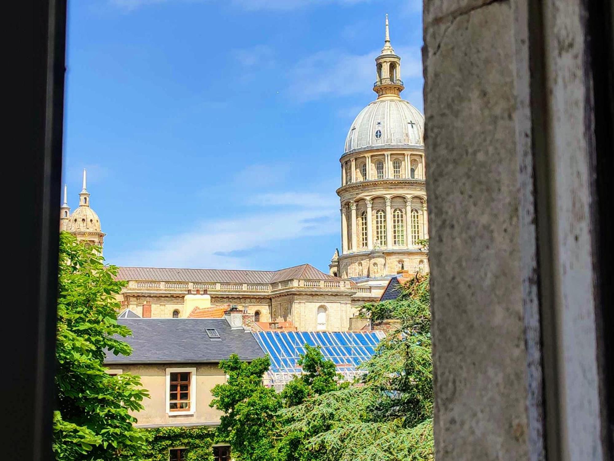 Vue Basilique, Au Coeur De La Vieille Ville Boulogne-sur-Mer Exterior photo